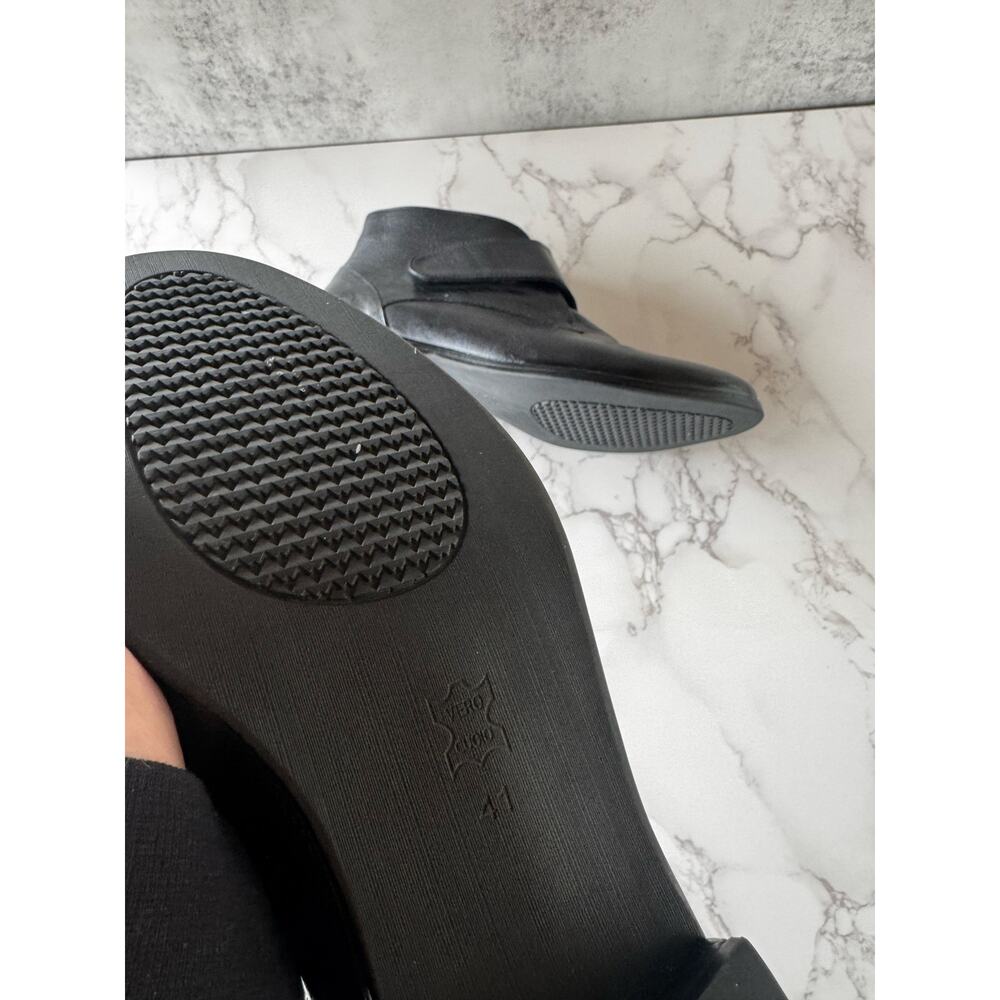 Mona Flying Black Leather Ankle Boots Low Heel EU 41 Minimalist Slip On - Picture 5 of 7